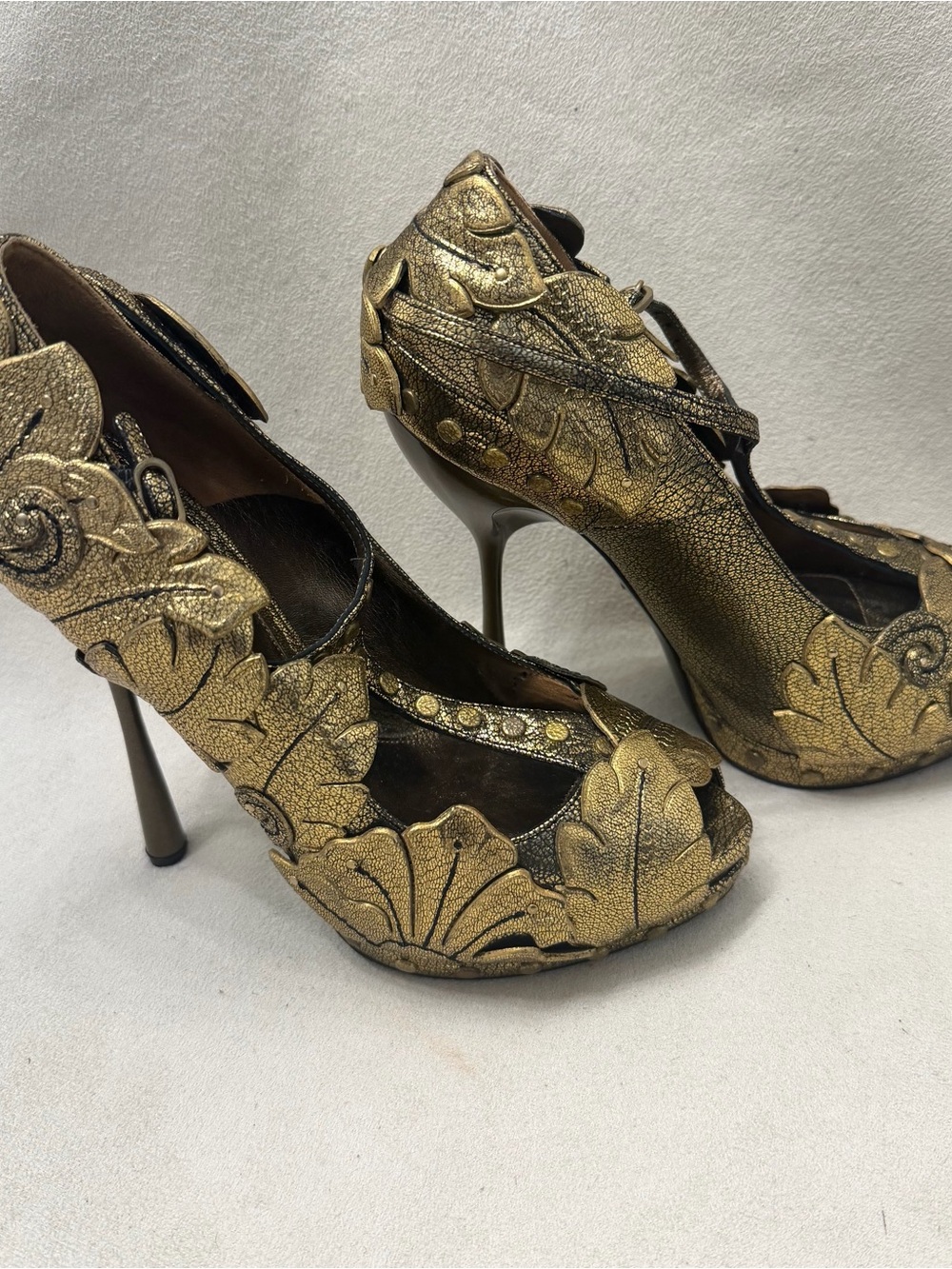Alexander McQueen x Sarah Burton Gold Embellished Floral High Heel Peep-Toe Pump - Picture 4 of 7